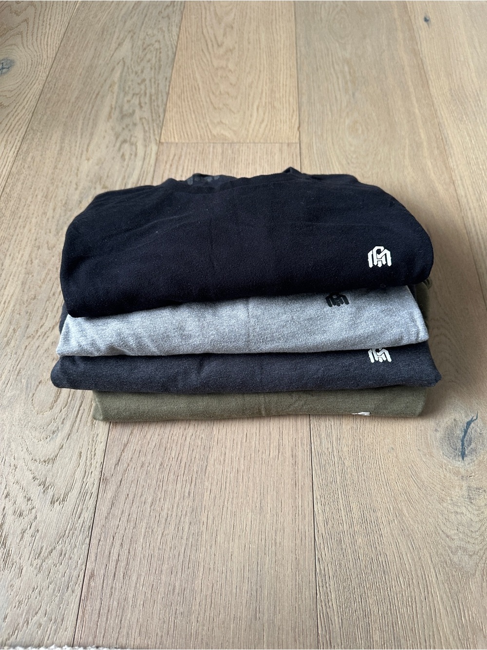 4 pack men's Into The AM t-shirts  XL